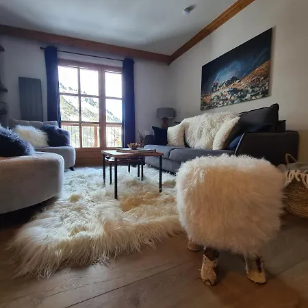 Arc 1950 Refuge Du Montagnard: Ski-in/ski-out With Mont Blanc Views Apartment