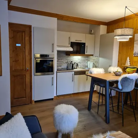 Arc 1950 Refuge Du Montagnard: Ski-in/ski-out With Mont Blanc Views Apartment *