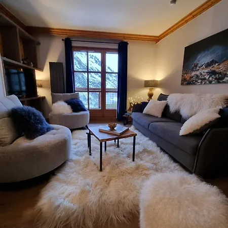 Arc 1950 Refuge Du Montagnard: Ski-in/ski-out With Mont Blanc Views